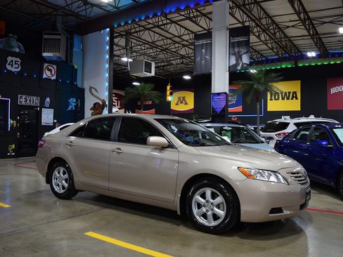 Used 2009 Toyota Camry LE image 7