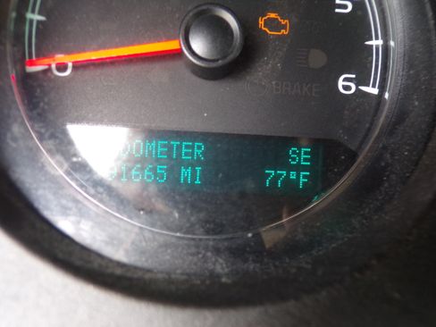 Used 2014 Chevrolet Suburban LT image 13