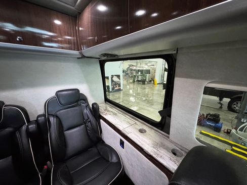 Used 2015 Mercedes-Benz Sprinter 4500 image 11