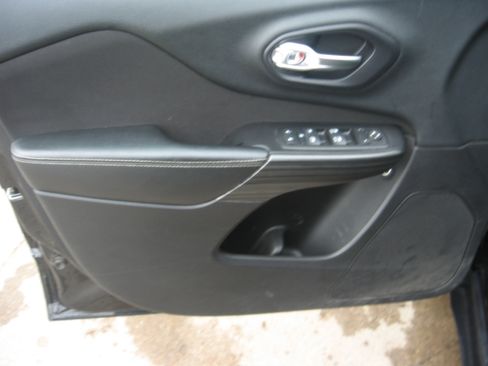 Used 2014 Jeep Cherokee Latitude image 8