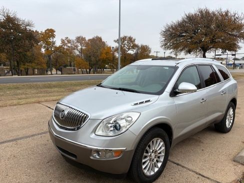 Used 2011 Buick Enclave CXL image 5