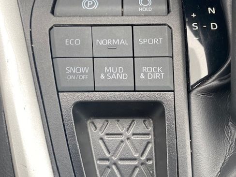 Used 2024 Toyota RAV4 LE image 21