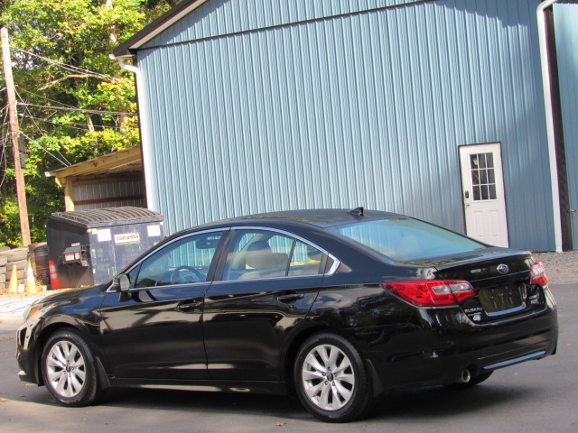 Used 2017 Subaru Legacy 2.5i Premium AWD/4WD image 6