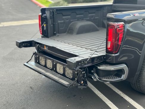 Used 2025 GMC Sierra 1500 SLT image 8