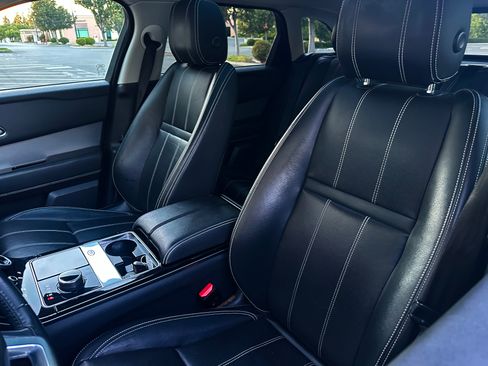 Used 2018 Land Rover Range Rover Velar S AWD/4WD image 32