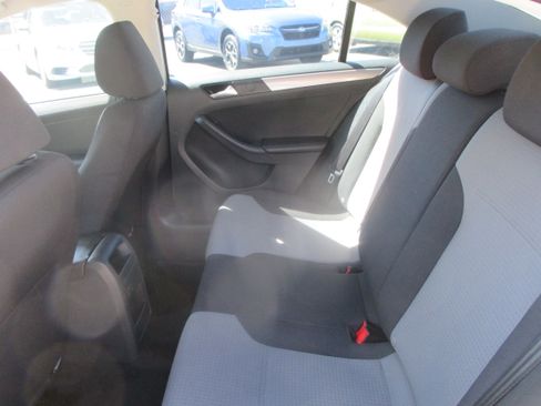 Used 2018 Volkswagen Jetta S image 9