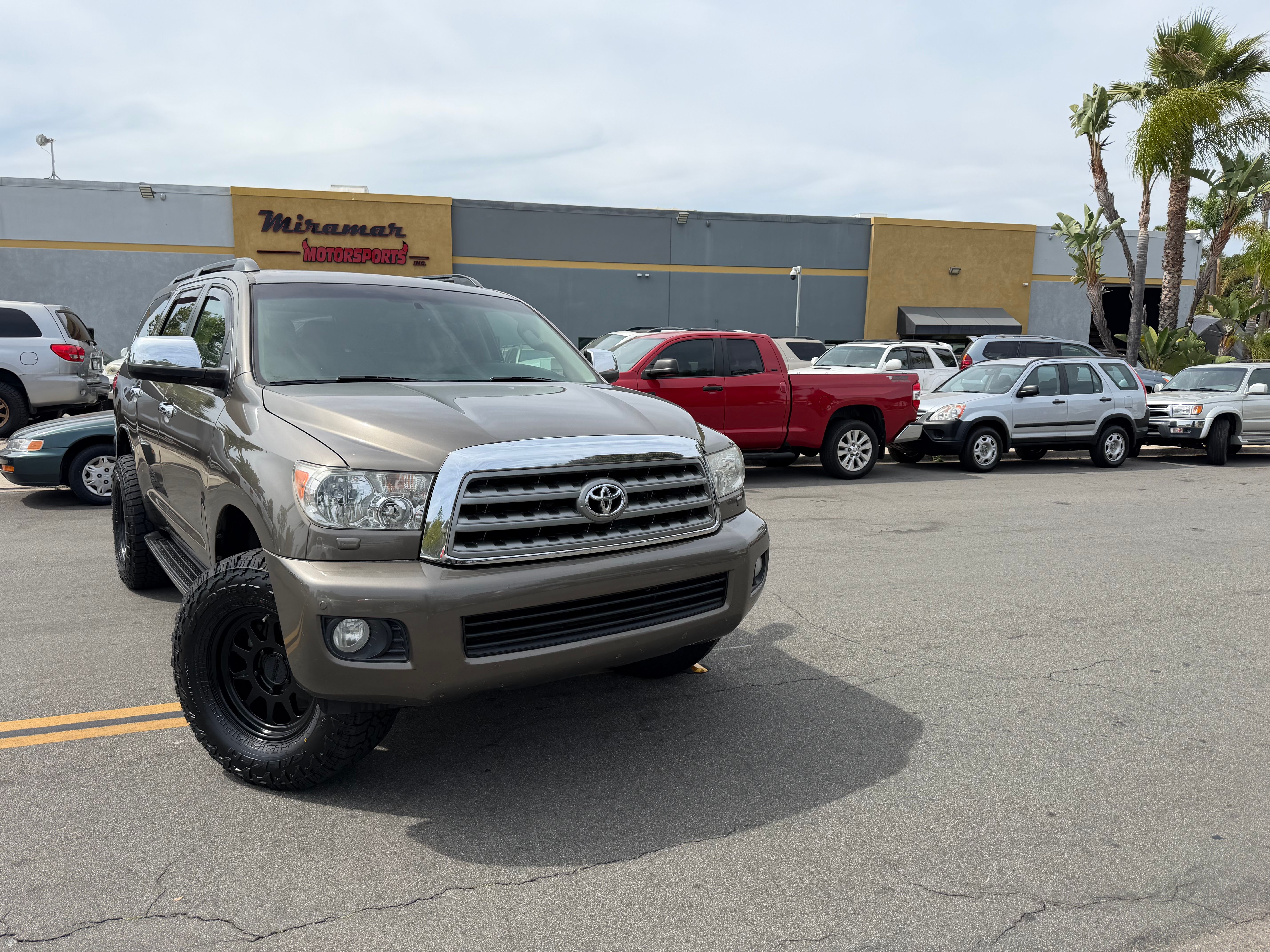 Used 2017 Toyota Sequoia Limited AWD/4WD image 1