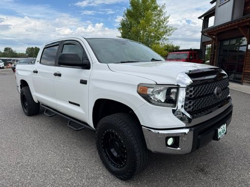 Used 2020 Toyota Tundra 4x4 CrewMax image 8