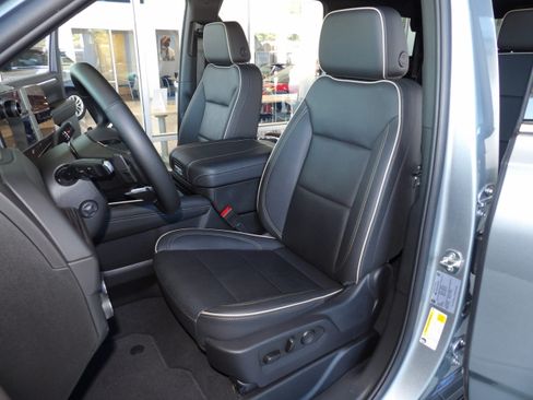 Used 2025 Chevrolet Tahoe 2WD Premier image 18