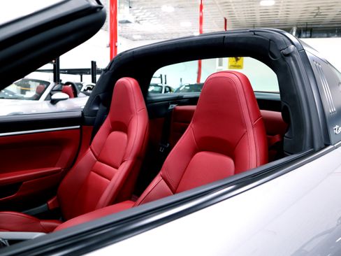 Used 2021 Porsche 911 Targa 4S image 21