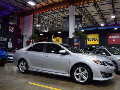 Used 2013 Toyota Camry SE image 7