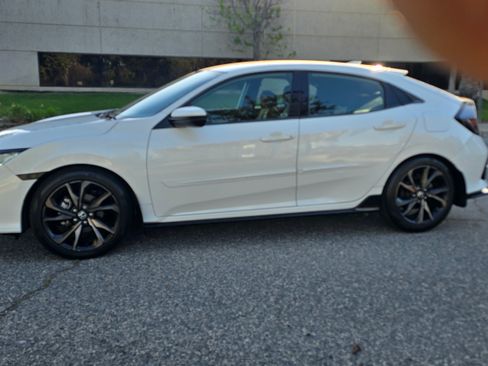 Used 2017 Honda Civic Sport image 12