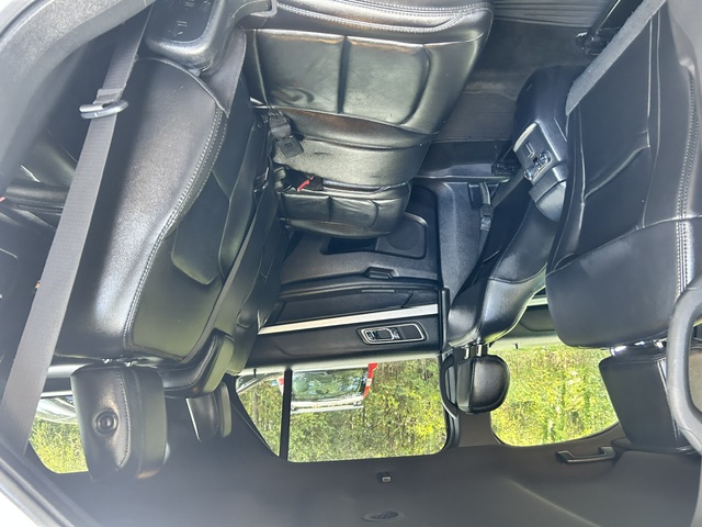 Used 2017 Ford Explorer FWD XLT image 24