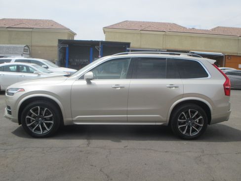 Used 2016 Volvo XC90 T6 Momentum image 2