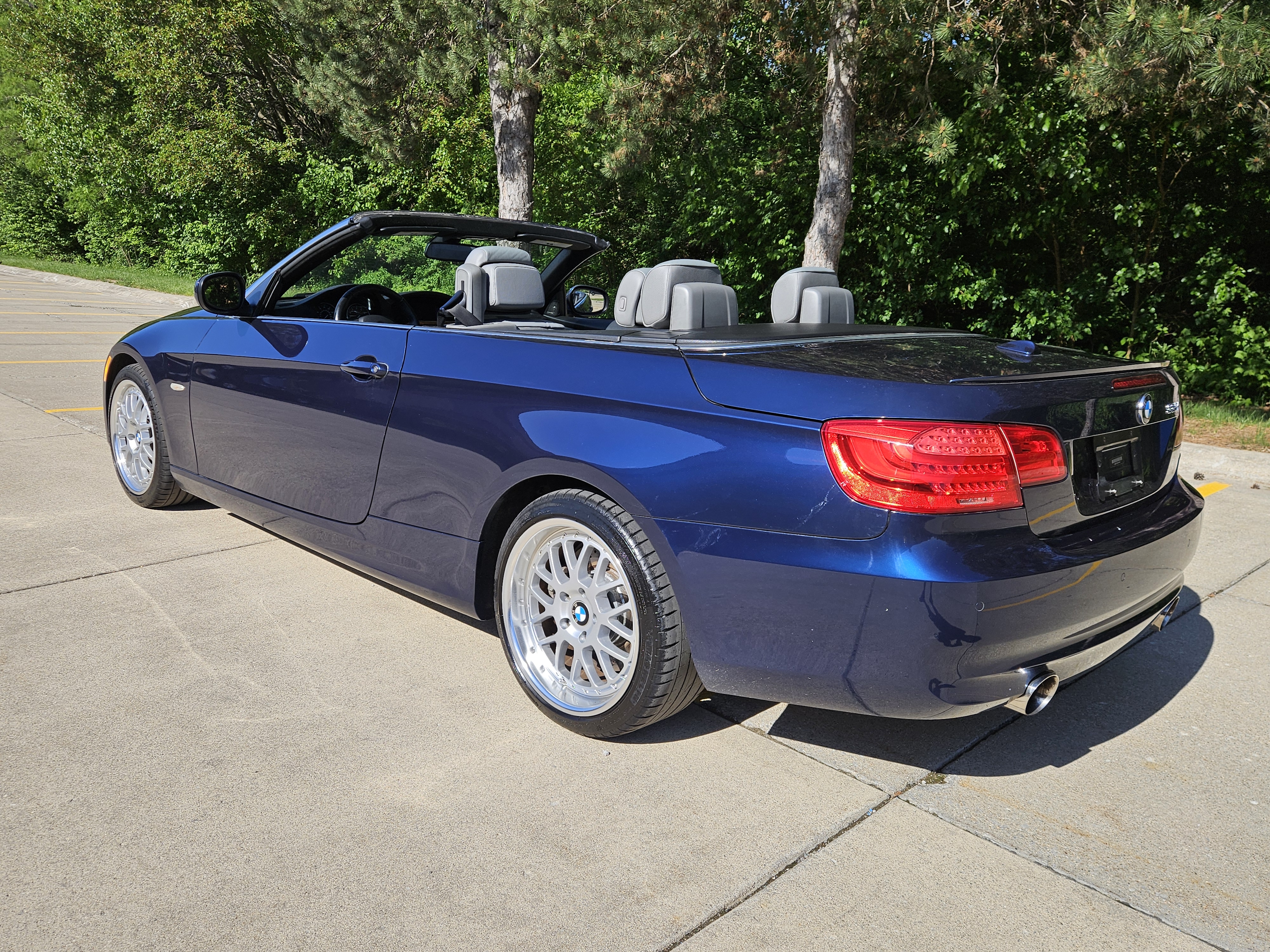 Used 2012 BMW 335i Convertible RWD image 3