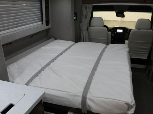 Used 2017 Mercedes-Benz Sprinter 3500 image 39