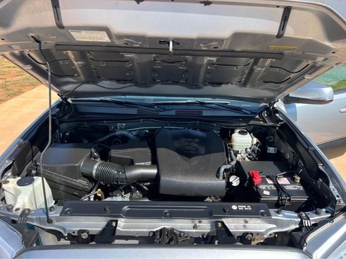 Used 2016 Toyota Tacoma TRD Off-Road image 13