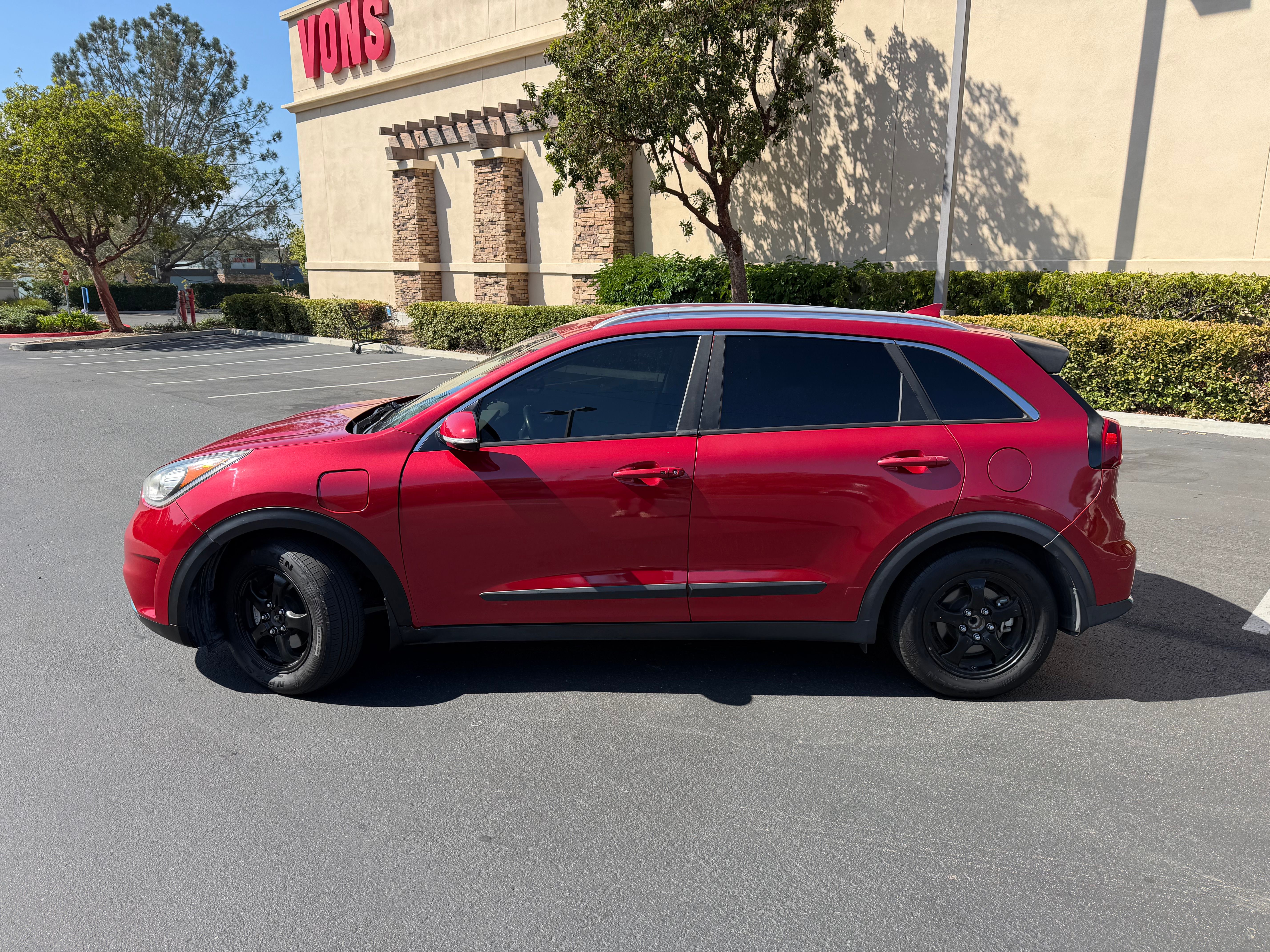 Used 2019 Kia Niro EX Plug-In Hybrid FWD image 5