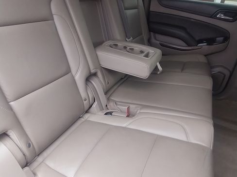 Used 2017 Chevrolet Suburban 2WD LT image 13