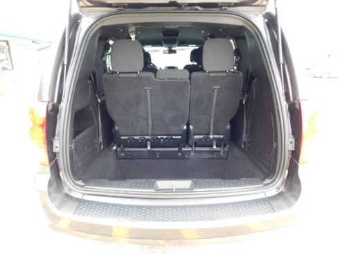 Used 2020 Dodge Grand Caravan SE image 7