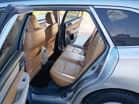 Used 2015 Subaru Outback 2.5i Premium image 7