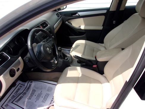 Used 2013 Volkswagen Jetta SE Sedan FWD image 5