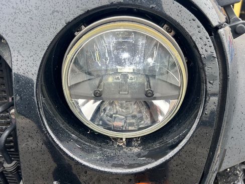 Used 2012 Jeep Wrangler Unlimited Sahara image 14