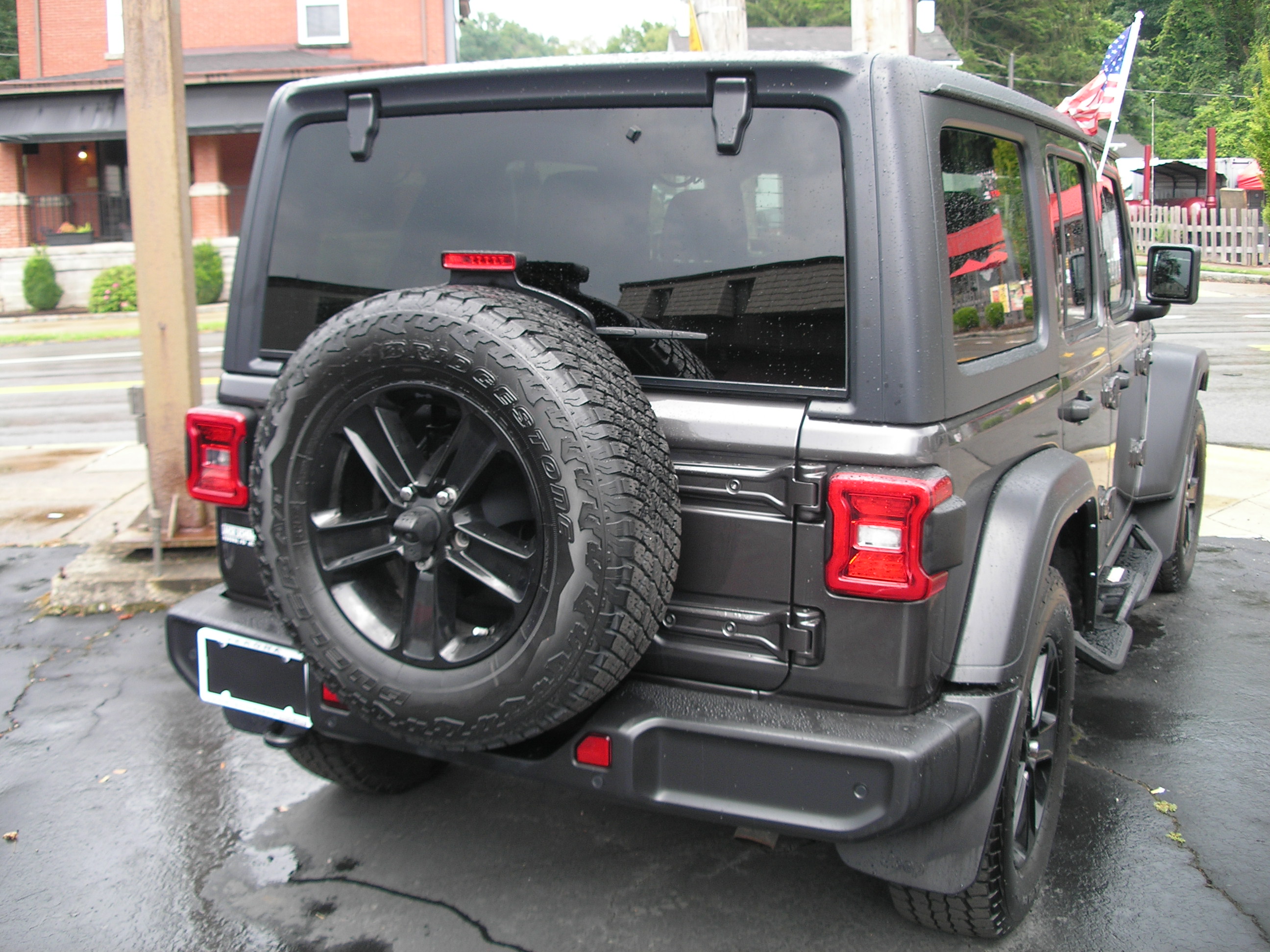Used 2021 Jeep Wrangler Unlimited Altitude AWD/4WD image 3