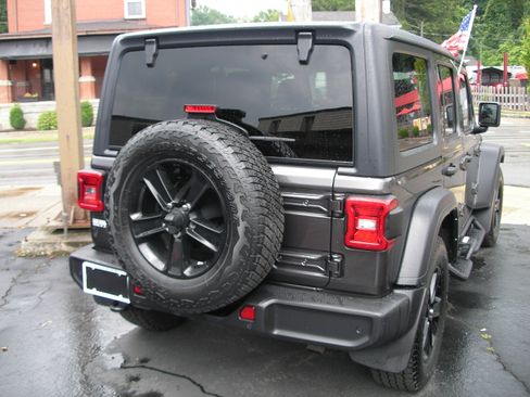 Used 2021 Jeep Wrangler Unlimited Sport S AWD/4WD image 3