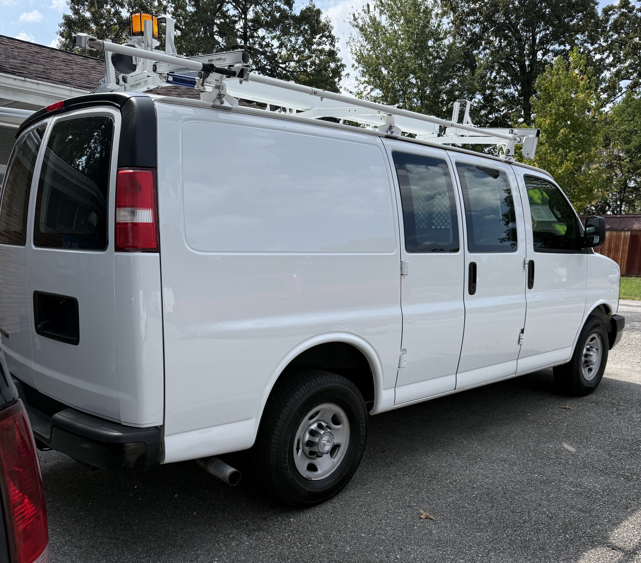 Used 2017 Chevrolet Express 2500 UNAVAIL RWD image 3