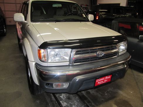Used 2000 Toyota 4Runner SR5 Premium image 6