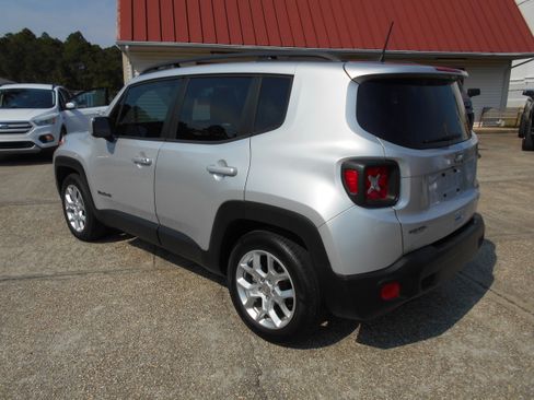 Used 2018 Jeep Renegade Latitude image 5