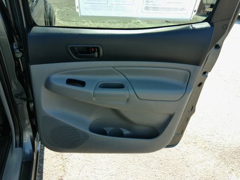 Used 2014 Toyota Tacoma SR5 image 29