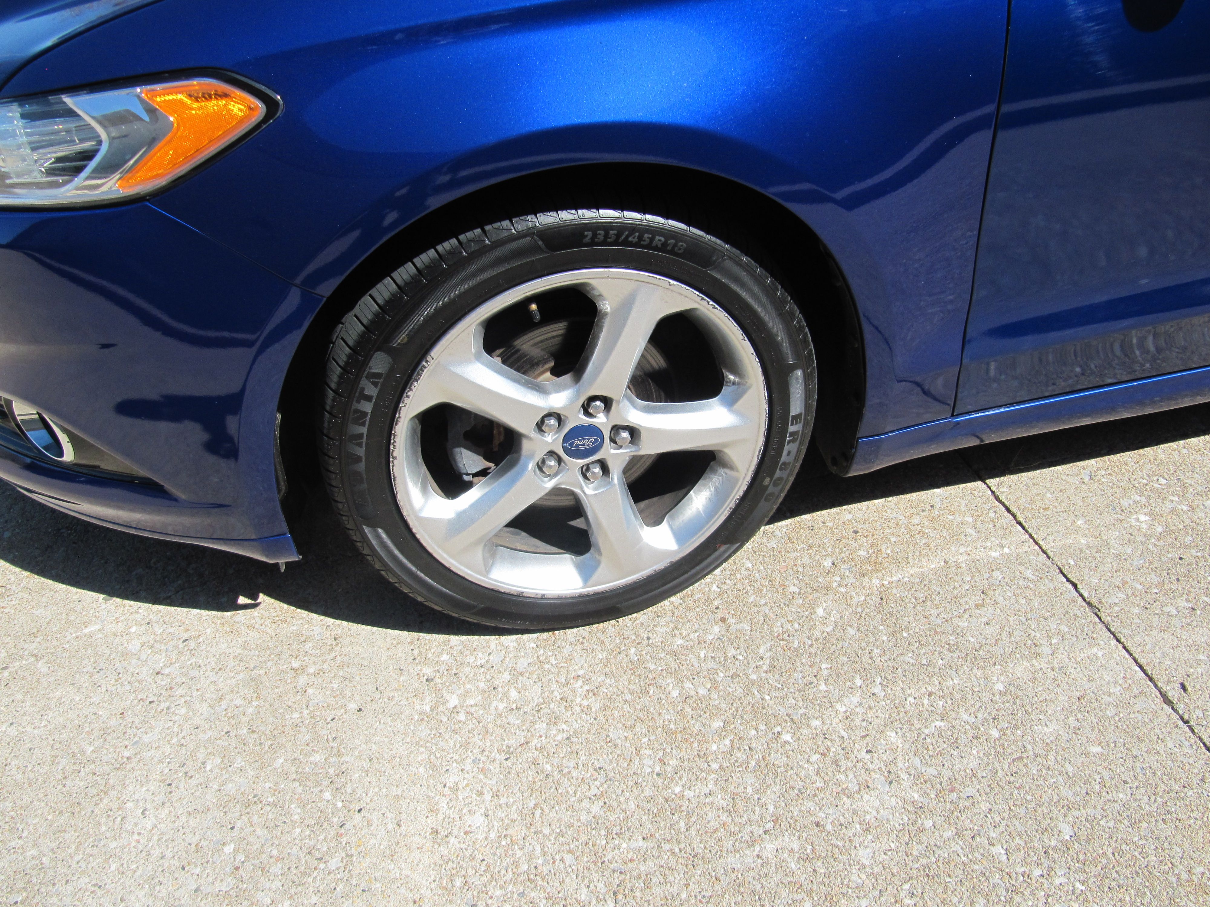 Used 2015 Ford Fusion SE FWD image 11