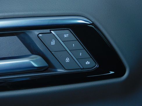 Used 2025 Chevrolet Tahoe Z71 image 8