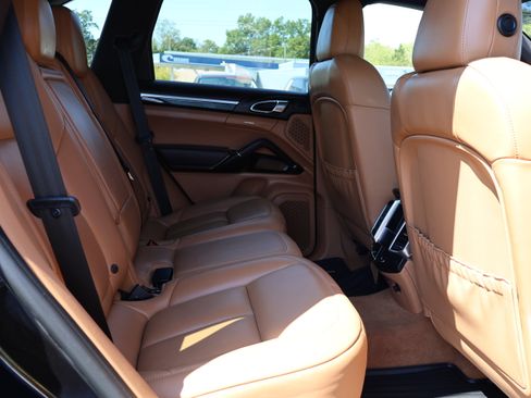 Used 2016 Porsche Cayenne S image 14