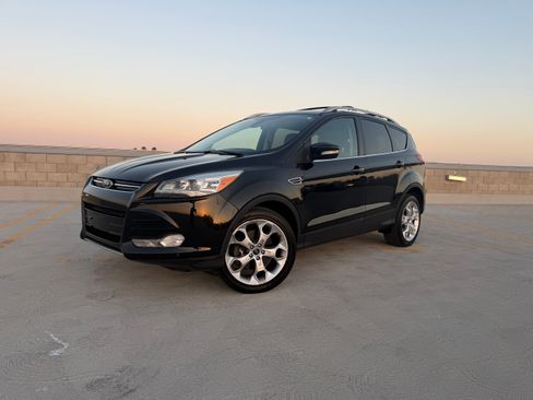 Used 2013 Ford Escape 4WD Titanium image 2
