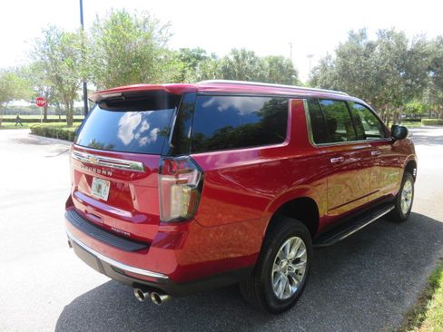 Used 2023 Chevrolet Suburban Premier image 16
