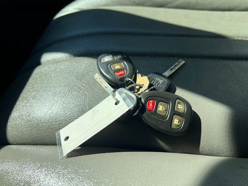 Used 2018 Chevrolet Express 3500 image 24