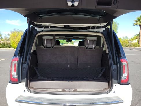 Used 2015 GMC Yukon Denali image 9