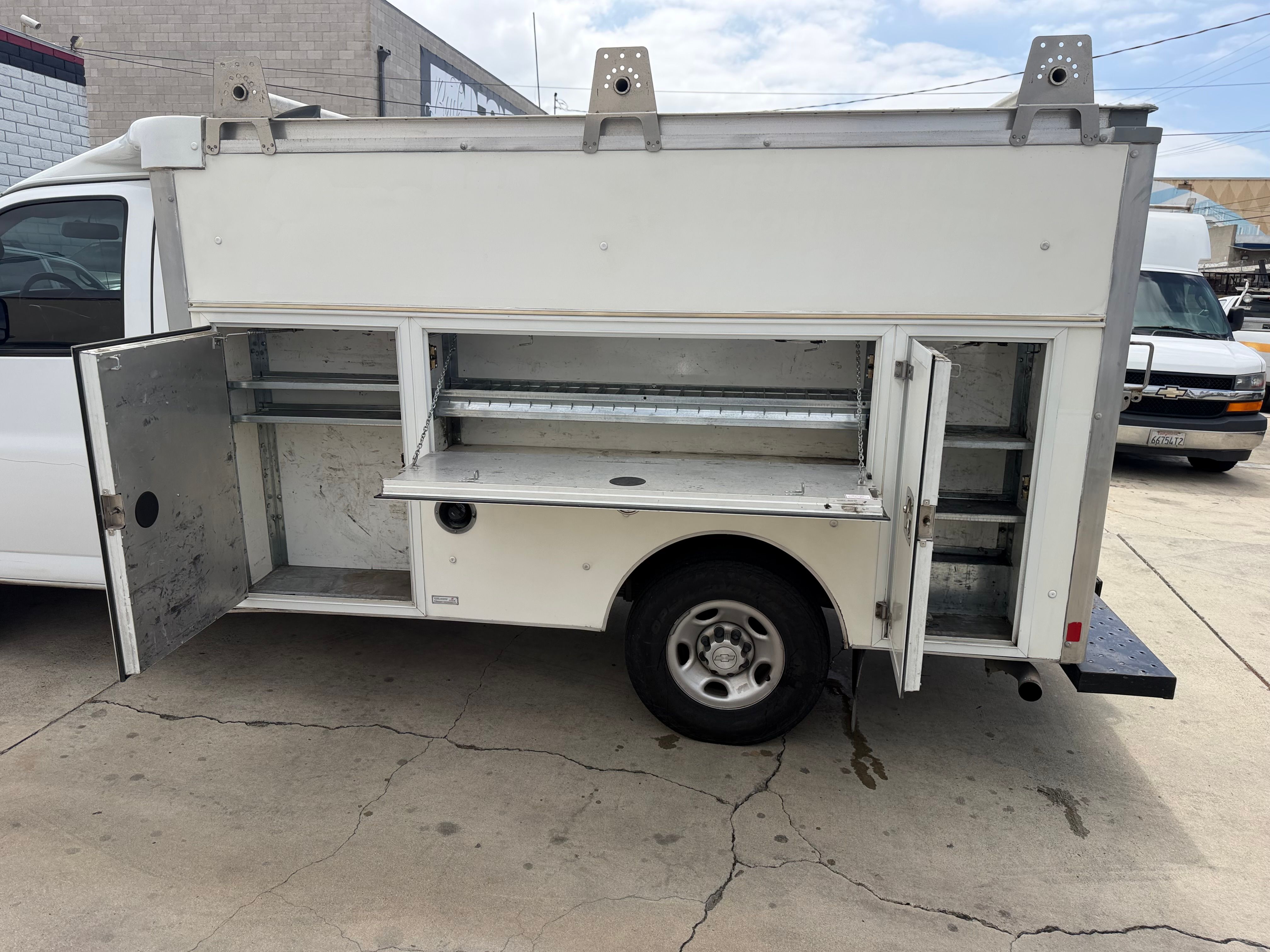 Used 2019 Chevrolet Express 3500 UNAVAIL RWD image 5