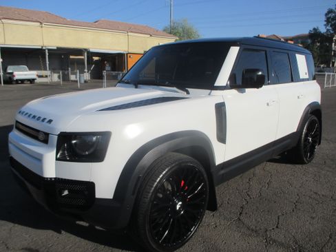 Used 2023 Land Rover Defender 110 SE AWD/4WD image 23