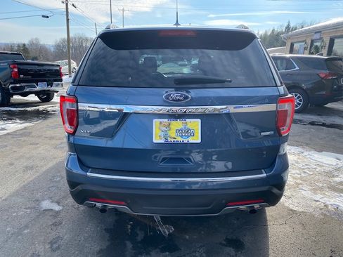 Used 2018 Ford Explorer XLT image 7