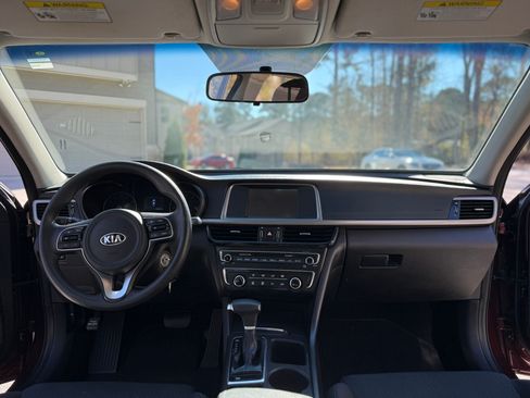 Used 2018 Kia Optima LX image 10