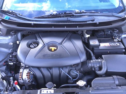 Used 2017 Hyundai Elantra GT image 37