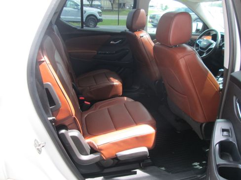 Used 2018 Chevrolet Traverse AWD High Country image 14