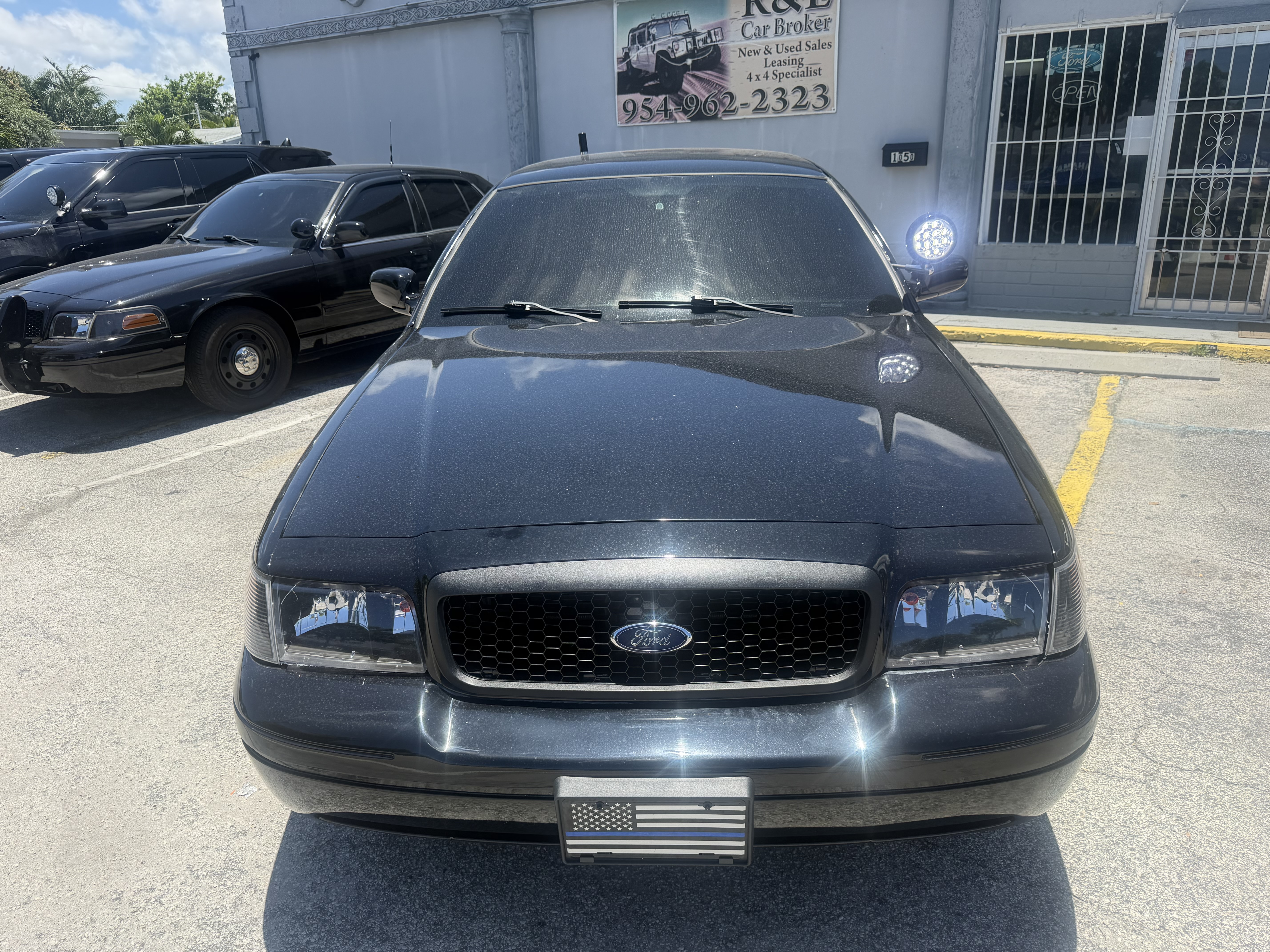 Used 2011 Ford Crown Victoria Police Interceptor RWD image 2