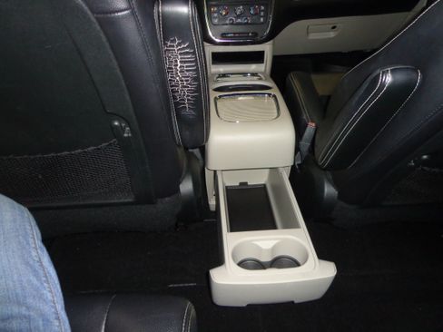 Used 2018 Dodge Grand Caravan SXT FWD image 19