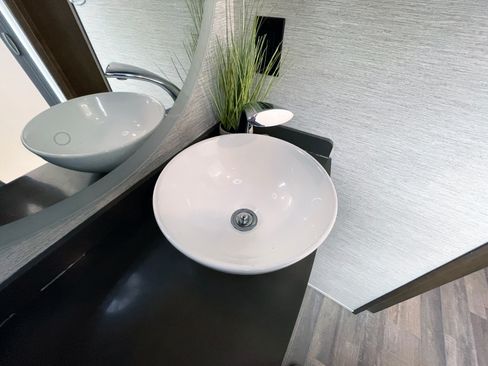 Used 2020 Mercedes-Benz Sprinter 4500 image 27