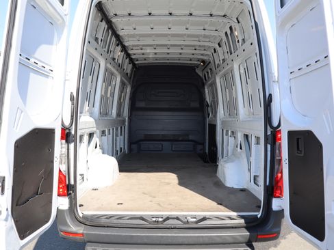 Used 2022 Mercedes-Benz Sprinter 2500 image 24